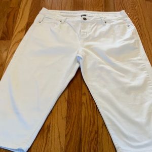 Avenue Denim Capri~🧡🩵💛